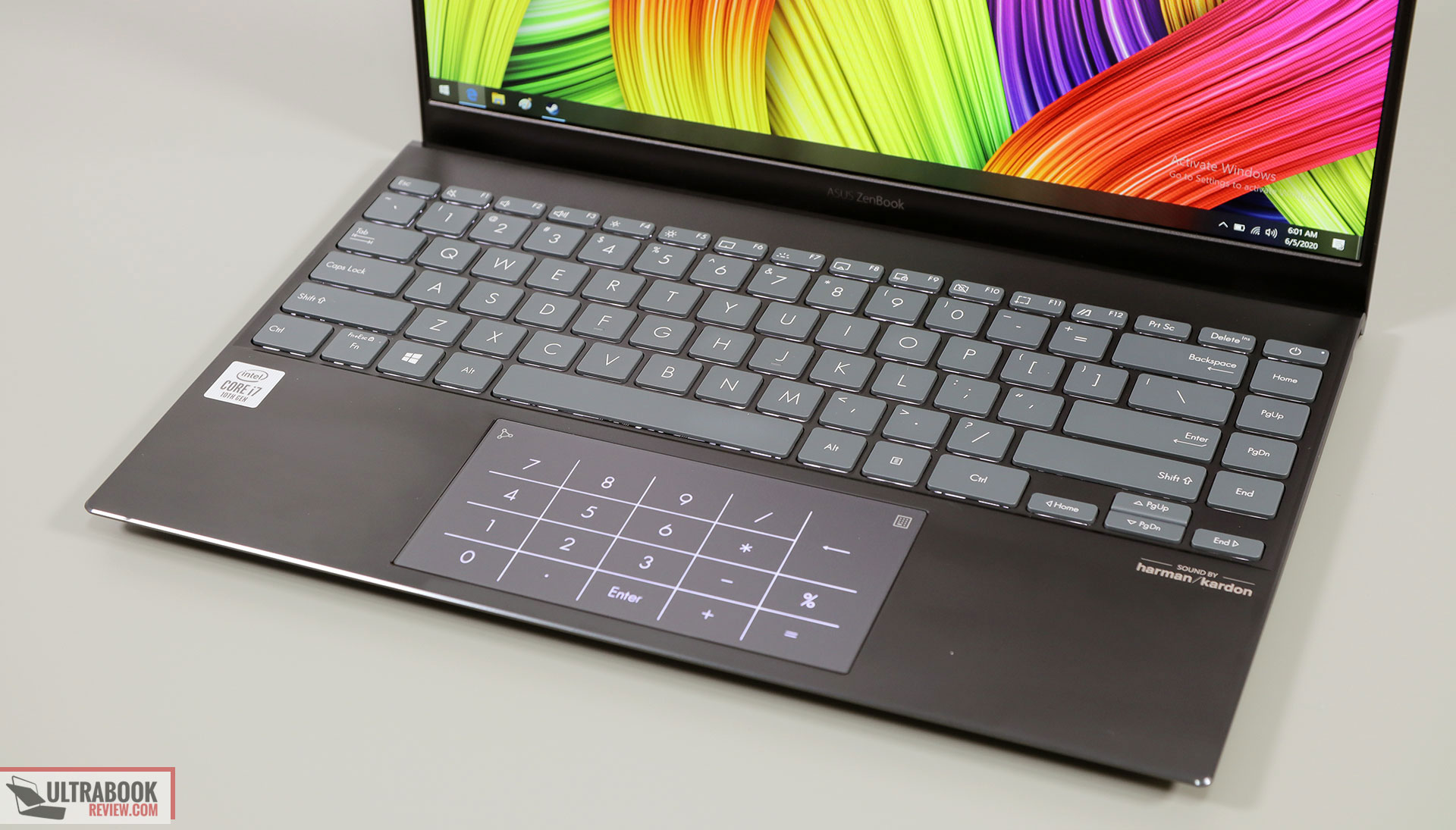 Asus ZenBook 14 UX425JA toetsenbord en NumberPad