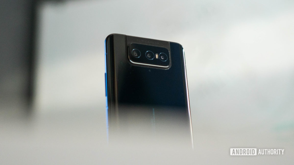 Asus Zenfone 7 Pro rear camera creeping shot