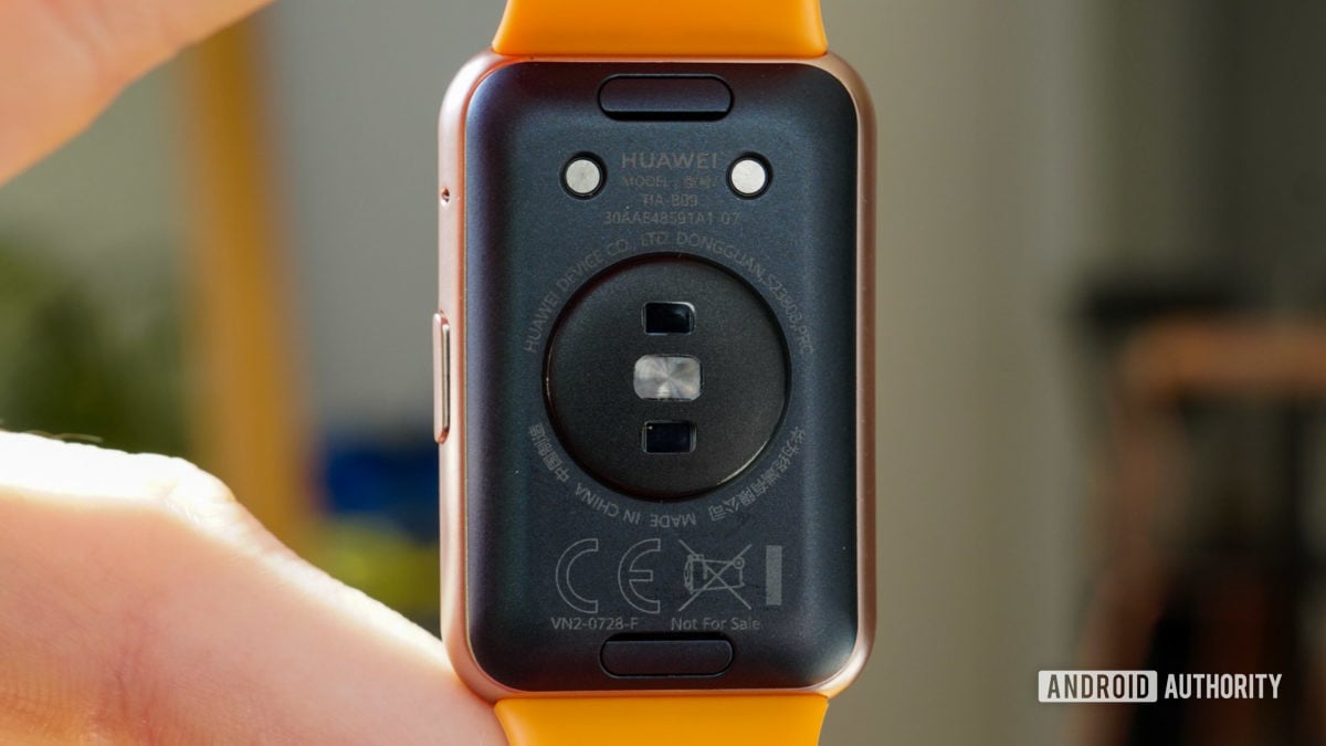 Huawei Watch Fit hartslagsensor en pogo-pinnen