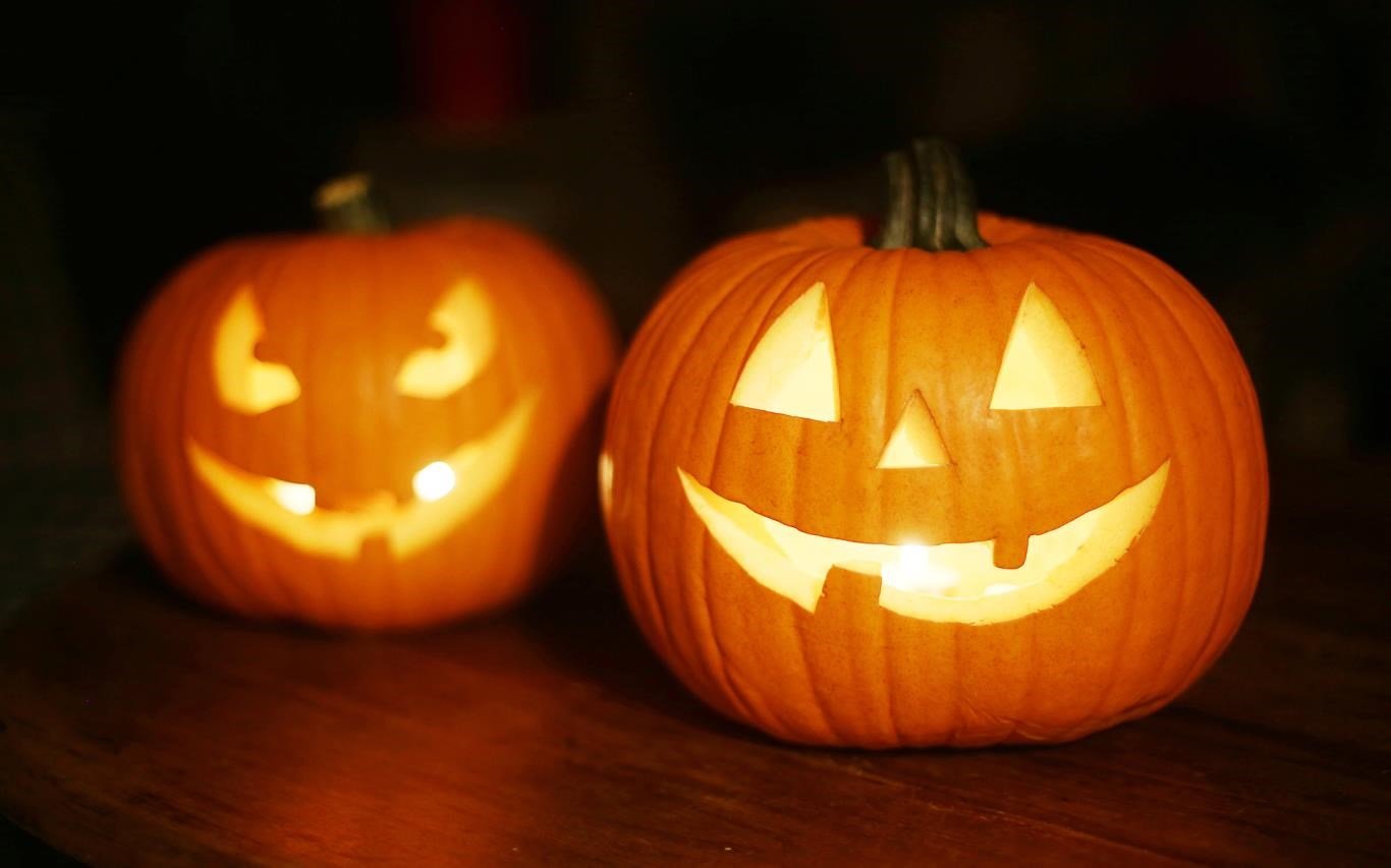 Hanki Pumpkin Season -henki Halloween-teemalla Windows 10 taustakuva