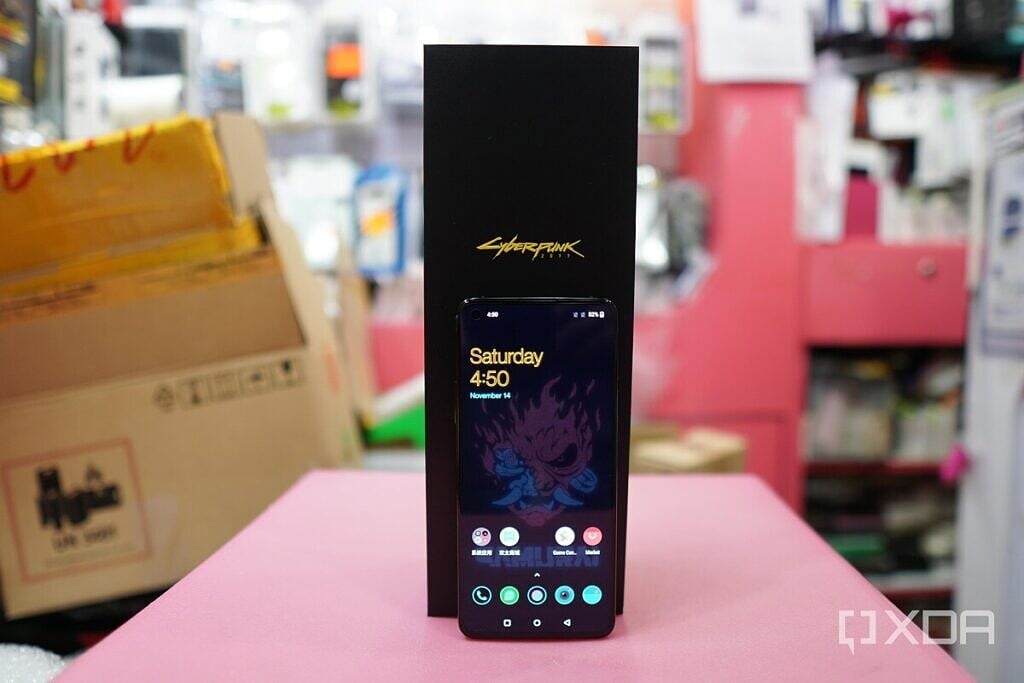 The box and the phone of the Oneplus 8T Cyberpunk 2077 Edition