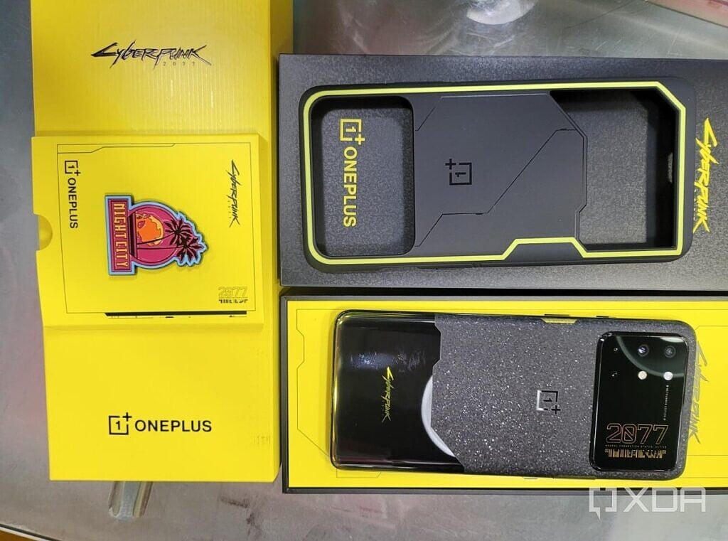 OnePlus 8T Cyberpunk Edition box