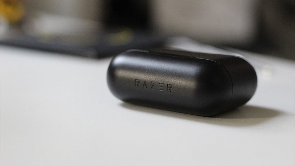 Le logo Razer gravé dans le haut du boîtier