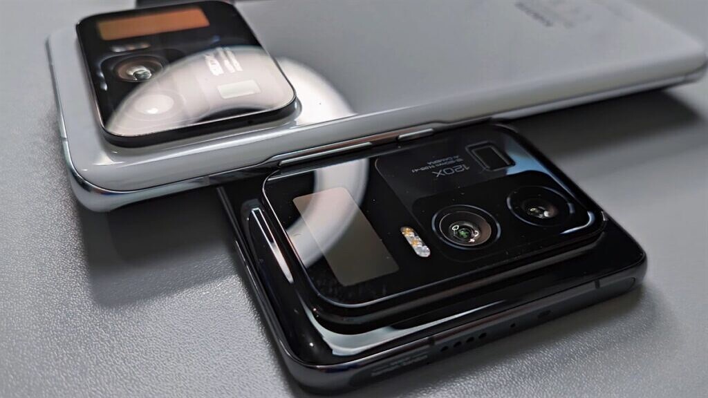 Xiaomi Mi 11 Ultra v črno-beli barvi