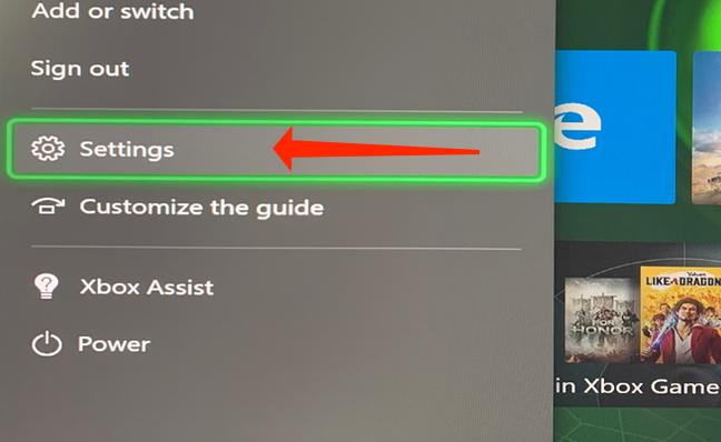Select "Settings" on an Xbox Series X.