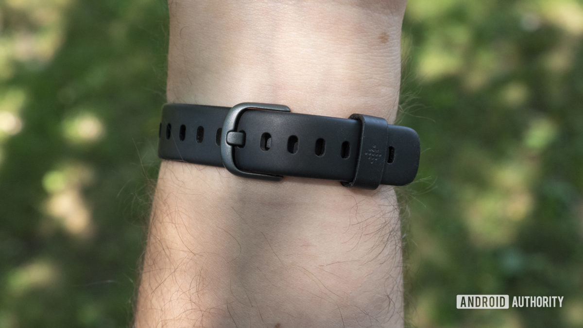 fitbit luxe review over polsband