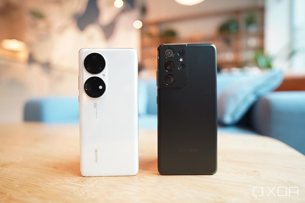 Huawei P50 Pro and a Galaxy S21 Ultra