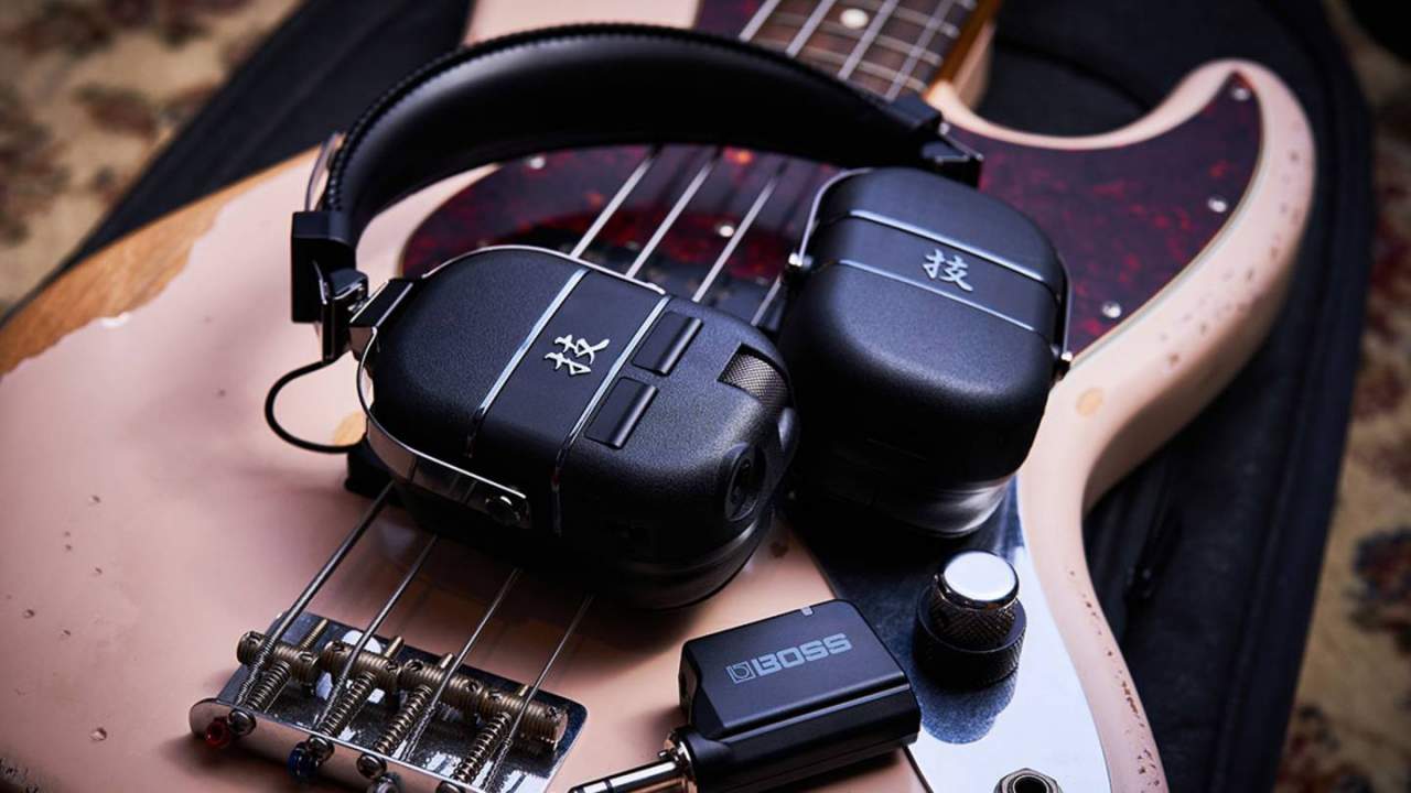 Los auriculares Boss Waza-Air Bass incluyen funciones de amplificador para  bajistas – WebSetNet