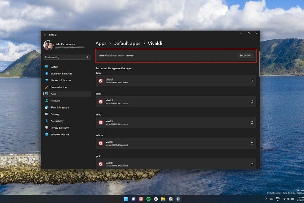 Default associations page for Vivaldi browser in Windows 11 Settings with new option to set the default browser