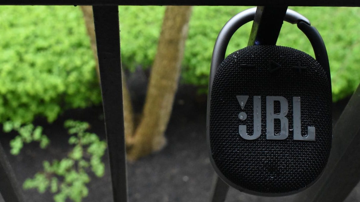 Water on the JBL Clip 4