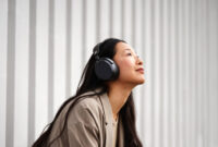162103-headphones-news-sennheiser-unveils-redesigned-momentum-4-wireless-headphones-image1-7wtkkjihnr-1