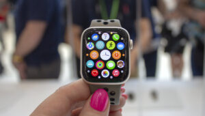 162611-smartwatches-review-hands-on-apple-watch-se-2022-initial-review-great-entry-point-to-apple-s-smartwatches-image13-juzqiaeezk-3