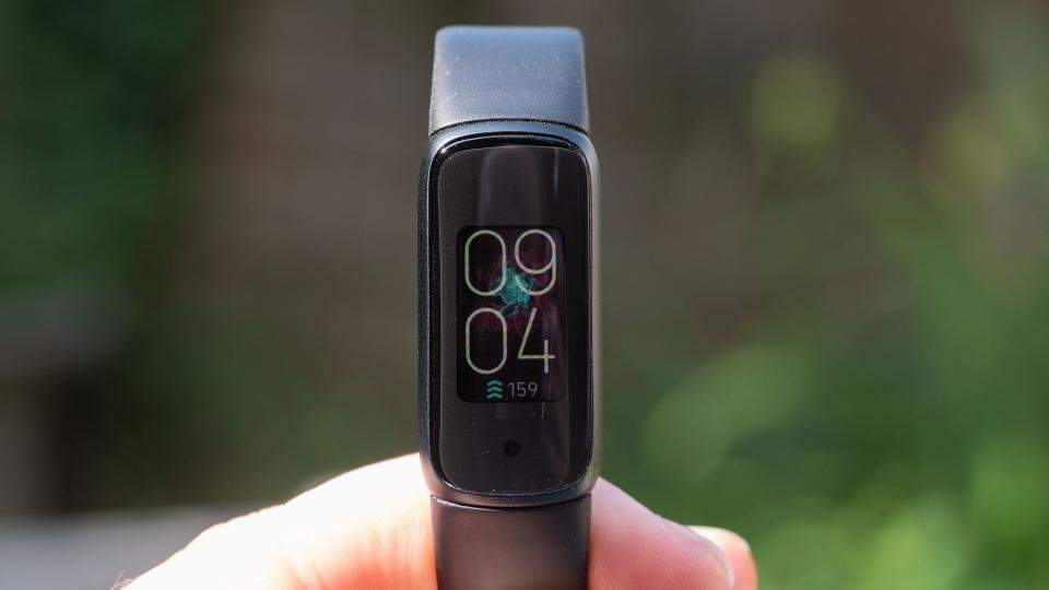 รีวิว Fitbit Luxe: เพรียวบางและมีสไตล์ แต่มีข้อบกพร่อง