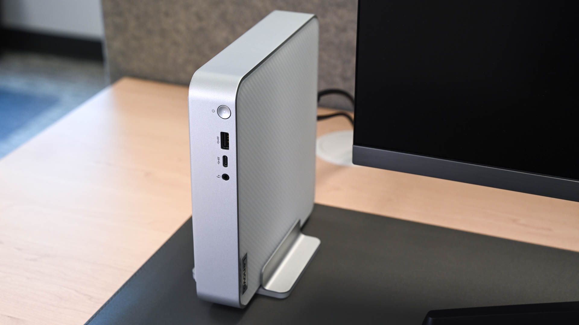Lenovo IdeaCentre Mini (Gen 8) Review: A Capable Tiny PC