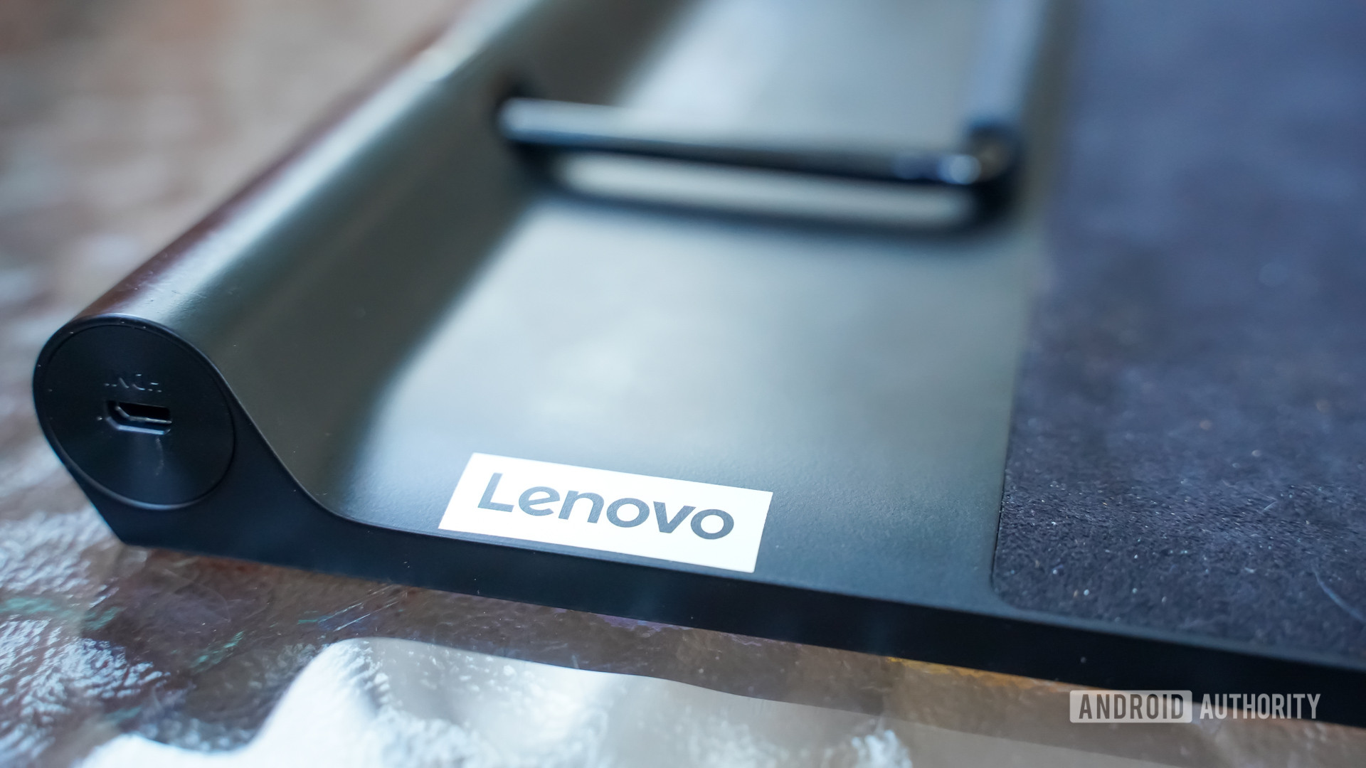 Lenovo allegedly prepping an 8-inch Windows-based Steam Deck competitor